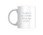 Preview: Weiße Keramiktasse mit inspirierendem Zitat in blauer Schrift: „Das Leben ist eine Geschichte. Schreibe deine mit Mut.“ Die elegante Typografie macht diese Tasse zu einem perfekten Geschenk für Schriftsteller, Journalisten und kreative Köpfe, die das Schr